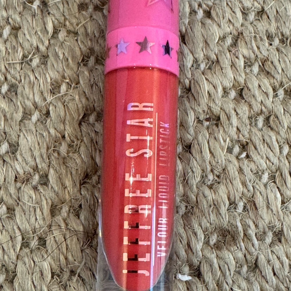 Jeffree Star Strawberry Crush Lipstick.new no box.